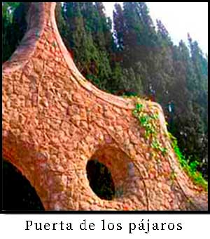 Puerta de los pajaros Comillas de Antonio Gaudi