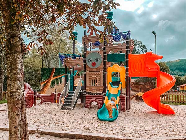 Parque infantil El Ansar en Cartes Cantabria