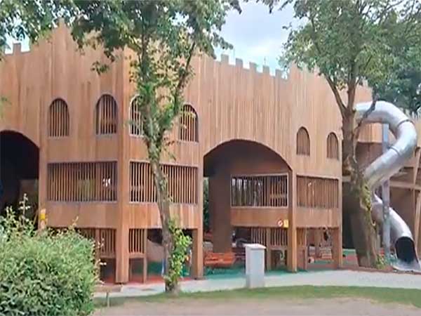 Parque infantil La Robleda en Puente San Miguel Cantabria